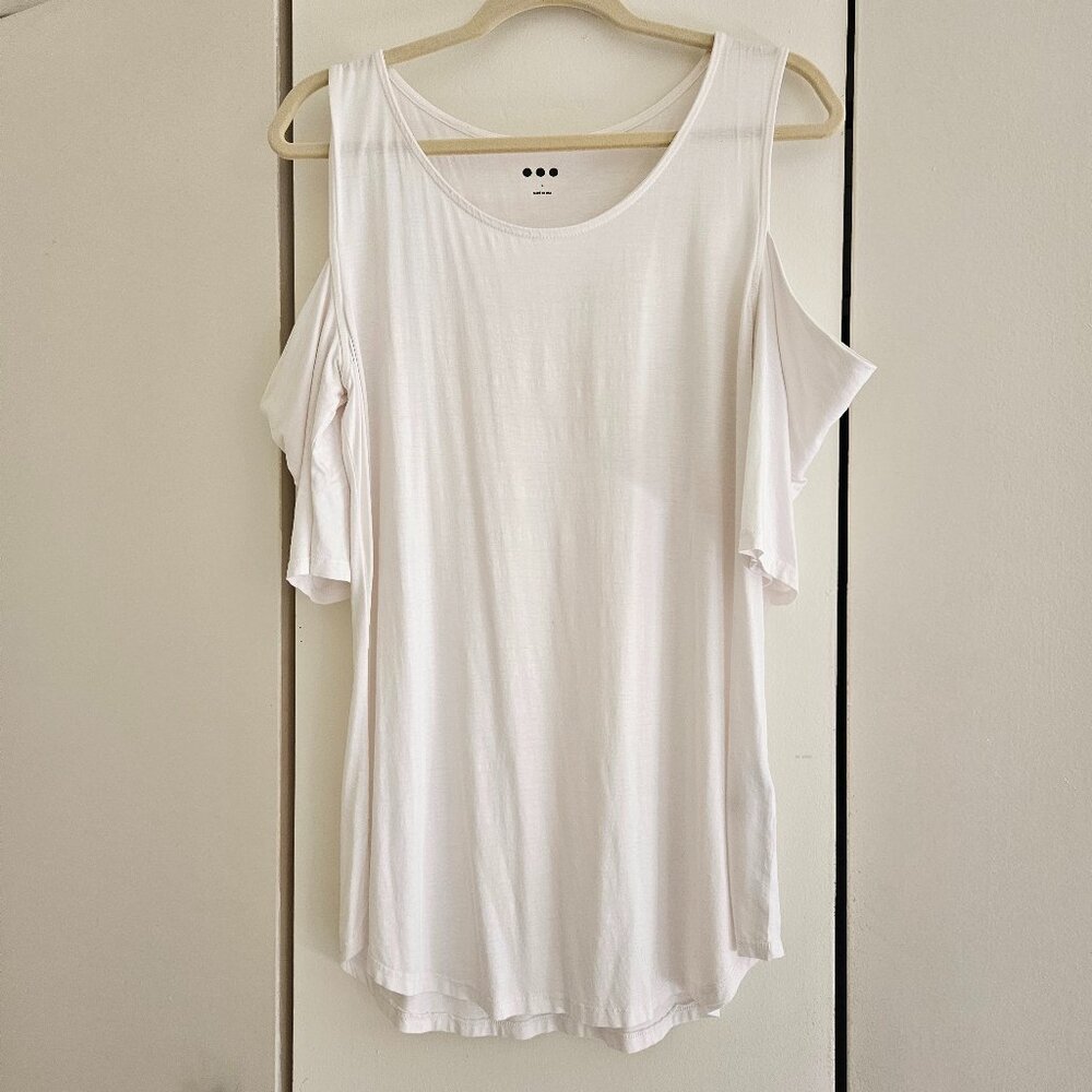 Three Dots Cold Shoulder White Top Size L